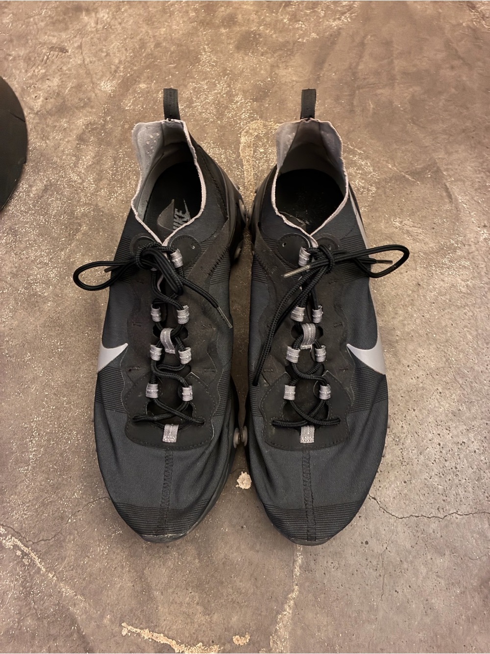Nike Men's Black and Silver Athletic Shoes